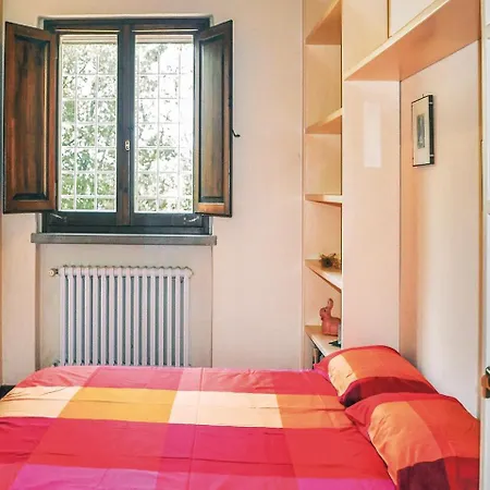 Three-bedroom Holiday With A Fireplace In -pg-