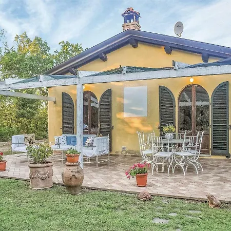펜션 Three-bedroom Holiday With A Fireplace In -pg- 치타디카스텔로