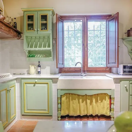 Three-bedroom Holiday With A Fireplace In -pg- 펜션 *