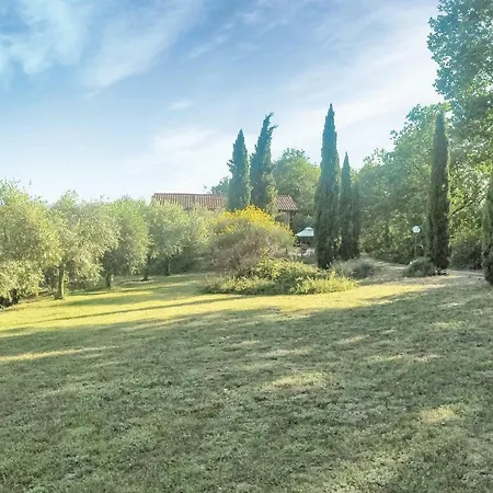 Three-bedroom Holiday With A Fireplace In -pg- 펜션 치타디카스텔로