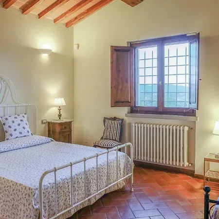 Three-bedroom Holiday With A Fireplace In -pg- *